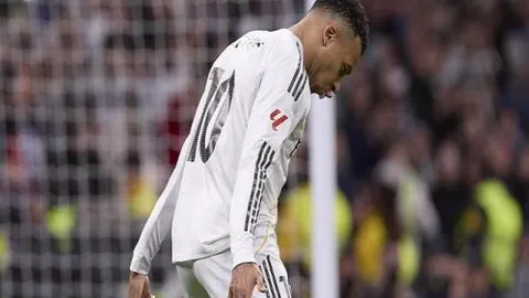 “多纳鲁马遭遇滑铁卢：6次射门失守4球，扑救仅1次，富勒姆狂潮席卷而来！”